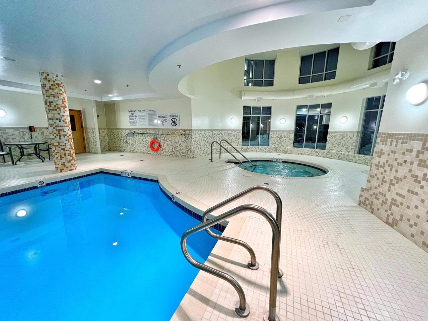 Chateau Inn & Suites Bonnyville Dış mekan fotoğraf