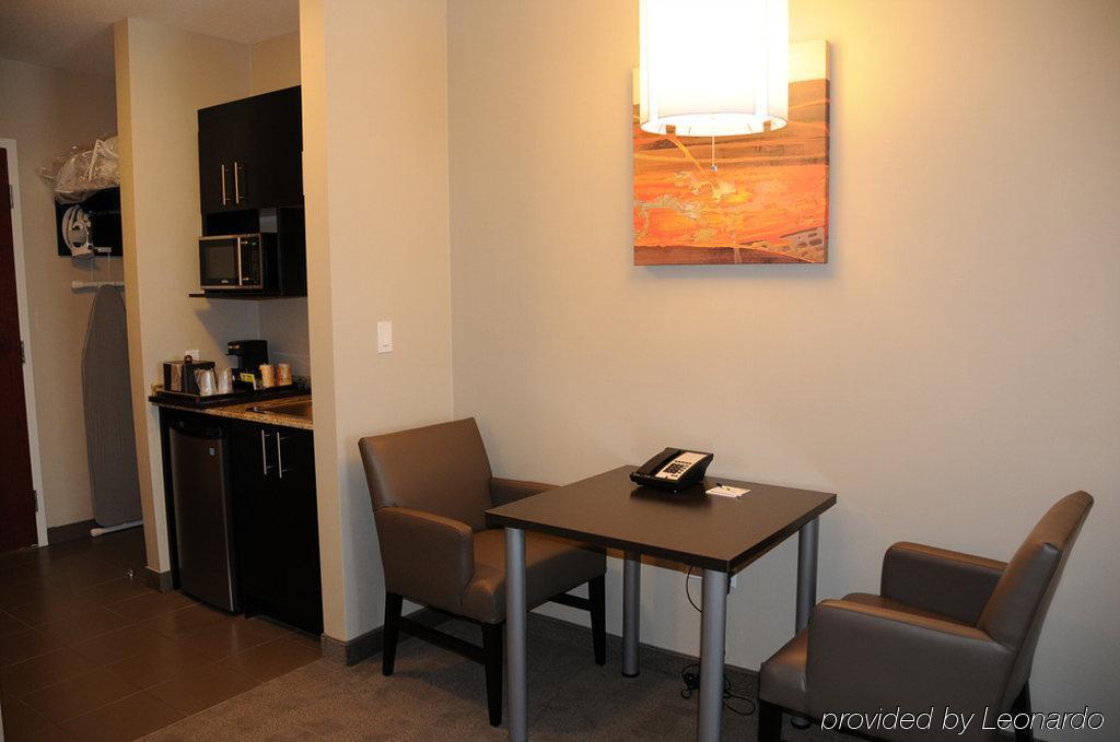 Chateau Inn & Suites Bonnyville Dış mekan fotoğraf